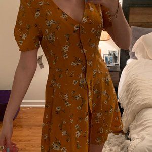 The cutest button up floral yellow dress.
